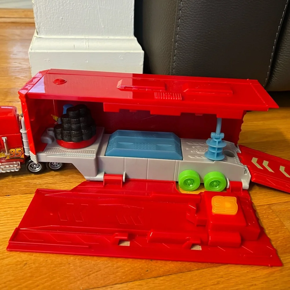 Disney McQueen  Semi-Truck Toy with Racing Graphics